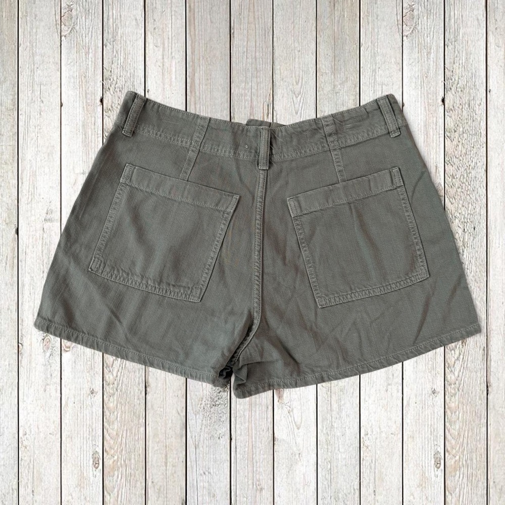 Universal Thread Women's Size 8 Green High Rise Pleated Shorts NWT - Picture 2 of 4